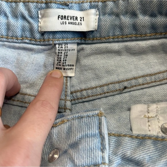 Super Distressed Light Wash Denim Women’s Shorts Sz 27 - Picture 3 of 3